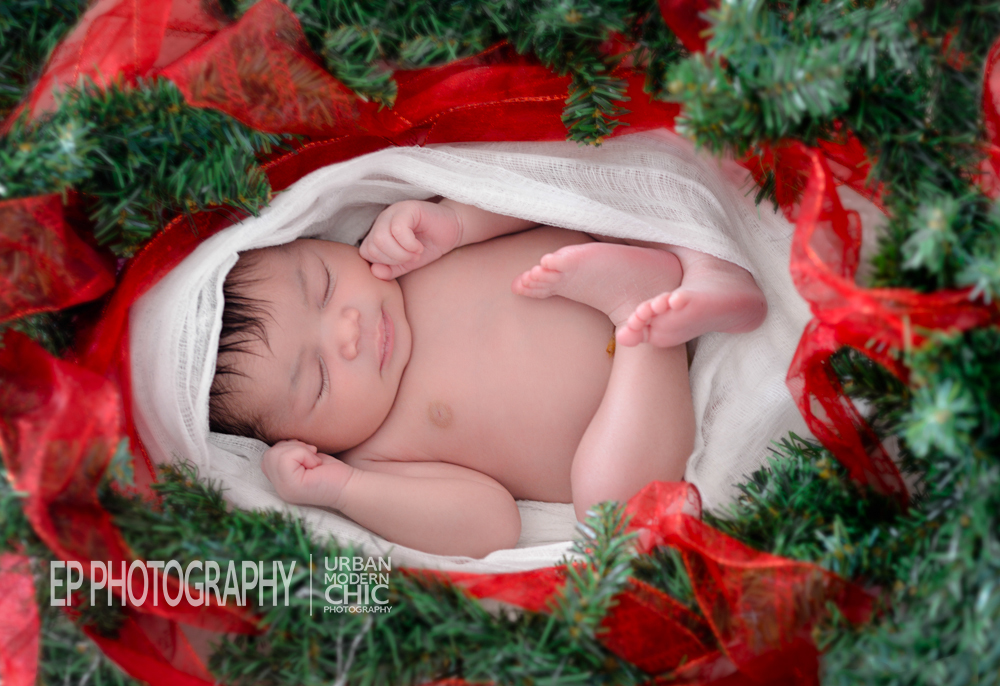 Holiday themed session for a newborn